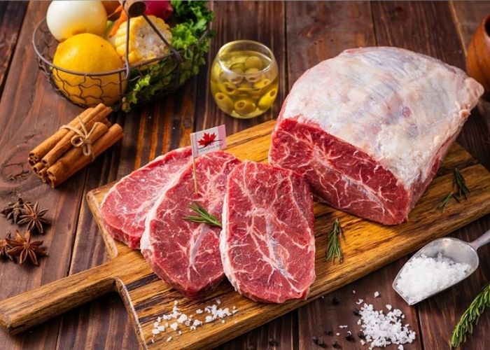 thịt bò là 1 trong những thực phẩm gây sẹo thâm cần kiêng