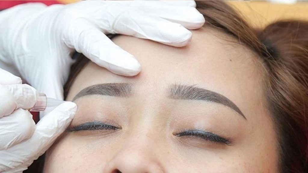 Xoá chân mày an toàn với máy laser thẩm mỹ công nghệ cao