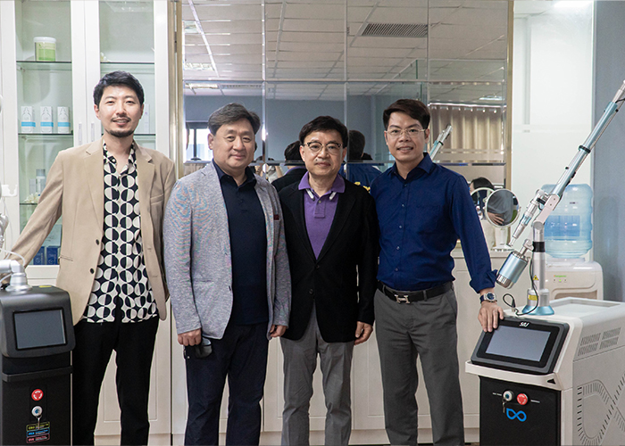 Chủ tịch Trần Đình Thăng đón tiếp đoàn bác sĩ kỹ sư sang thăm Zacy Việt Nam