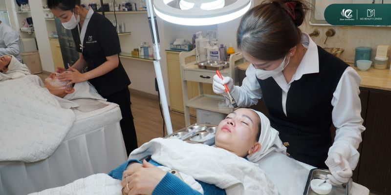 Thực hành dịch vụ peel da và lăn phi kim