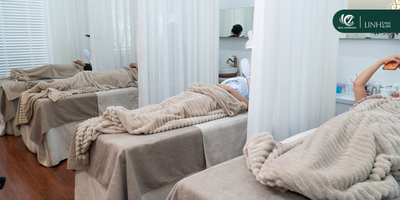 Thăm khám và xây dựng phác đồ điều trị cá nhân hóa tại Linh Chill Spa