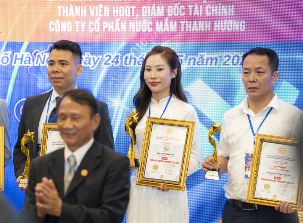 Zacy-nhan-giai-thuong-top10-thuong-hieu-vang-chat-luong-quoc-te-3